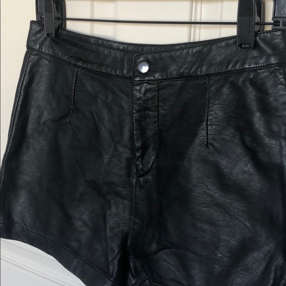 Faux leather shorts - Picture 4 of 4